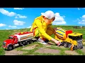 Download Lagu Auto's Betonmixer Brandstoftruck Bruder en politieauto Alex spelen met nieuwe speelgoedjes
