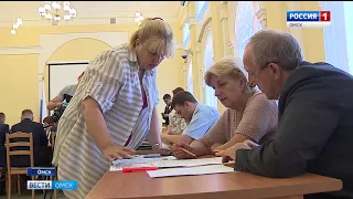 Еще двое кандидатов на пост губернатора сегодня сдали подписи в областной избирком