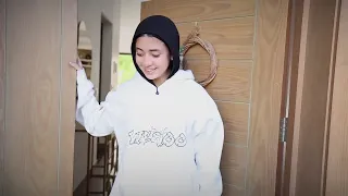 صنعت مخبئ سري لملعب كرة قدم باللون الوردي في المنزل   بابا راح فيها    دندنها