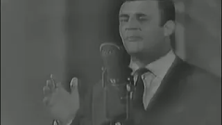 وشرح لها عن حلتي اغنية زمن الحب                                             دندنها