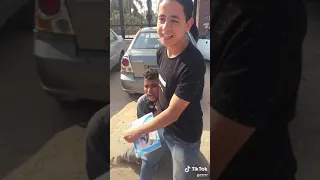 لما واحد شحات يجي يشحت منك 