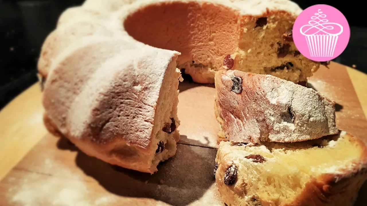 Rustikale Köstlichkeit: Deftige Brauerpfanne mit blonden Zwiebeln.. 