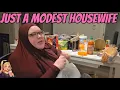 Foodie beauty kinda cleans her apartment with assistive device