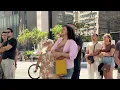 Ela cantou Bondade de Deus na rua e as pessoas pararam para ouvir
