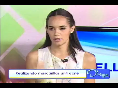 Realizando mascarilla anti acné