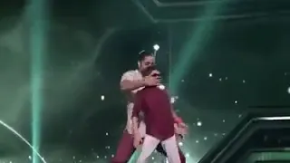 انا عارف اني مختلف ودي حاجه مش بأديه انی احلها انا نفسي بس اشوف واحس في عيونكم نظره ارتحلها  انا عارف اني مختلف ودي حاجه مش بأديه انی احلها انا نفسي بس اشوف واحس في عيونكم نظره ارتحلها