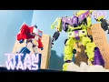 BATTLE OF GIANTS Optimus Prime vs Devastator TRANSFORMERS Titan Wars EP1