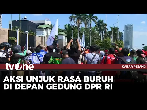 Buruh dari Berbagai Serikat Pekerja Gelar Aksi Demo di Depan Gedung DPR
