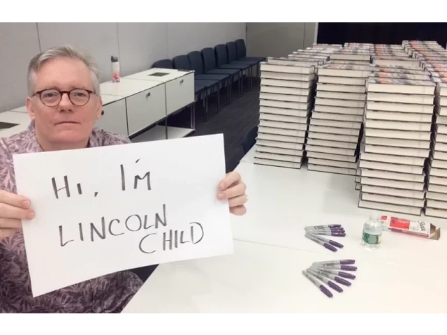 Lincoln Child signing THE OBSIDIAN CHAMBER