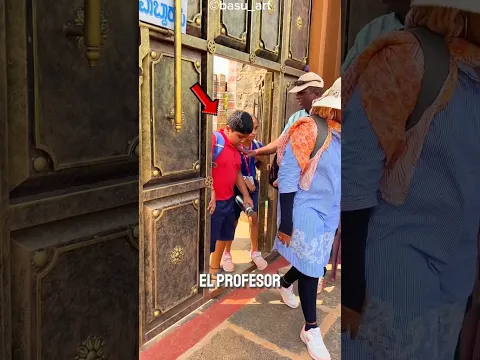 Por qué el maestro detuvo al niño en la puerta#shortvideo
