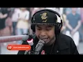 Loonie and Ron Henley perform "Ganid" LIVE on Wish 107.5 Bus