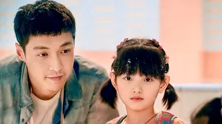 بنت صغيرة عايشة مع بباها اللى من الصم والبكم وبيعمل عمليات خطيرة عشانها ف مامتها بتحاول تاخدها منه 