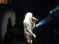 Carrie Underwood Surprises Brad Paisley While Singing "Remind Me"