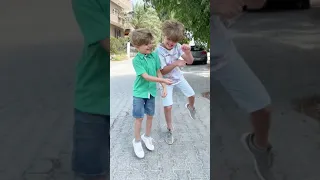 اخي سندي انا واخي أيد وحدة للاسف ماعندي غير اخ واخت خبروني كام اخ عندكن حبايبي ربي يخليكن لبعض 