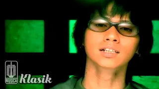 tic band perbedaan official music video 