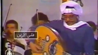 الأستاذ طلال مداح تقاسيم عود وأحد الجماهير يصيح عظمة على عظمة 