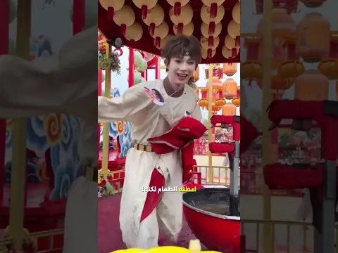 فتاة تكشف سر هذا الفتى أمام الجميع 😯
