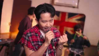 ปริญญาไก่ตี - เม้ก อภิสิทธิ์ Feat. บุ๊ค ศุภกาญจน์「 T-REX Cover 」
