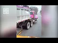 Download Lagu Truck Narrowly Misses School Bus After Brakes Fail