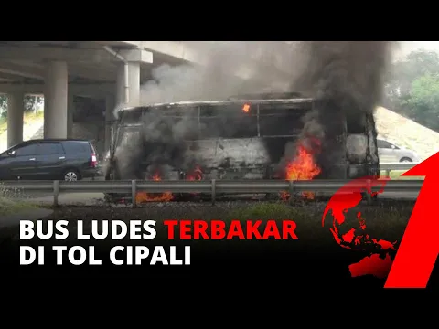 Sebuah Bus Terbakar di Tol Cipali, Api yang Berkobar Dengan Cepat Membakar Seluruh Badan Bus | tvOne