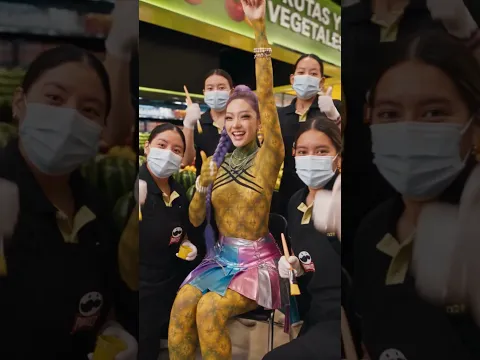 Las chicas estaban justo al frente de ellos en el super y no pudieron verlas #kpop #kpopdemonhunters