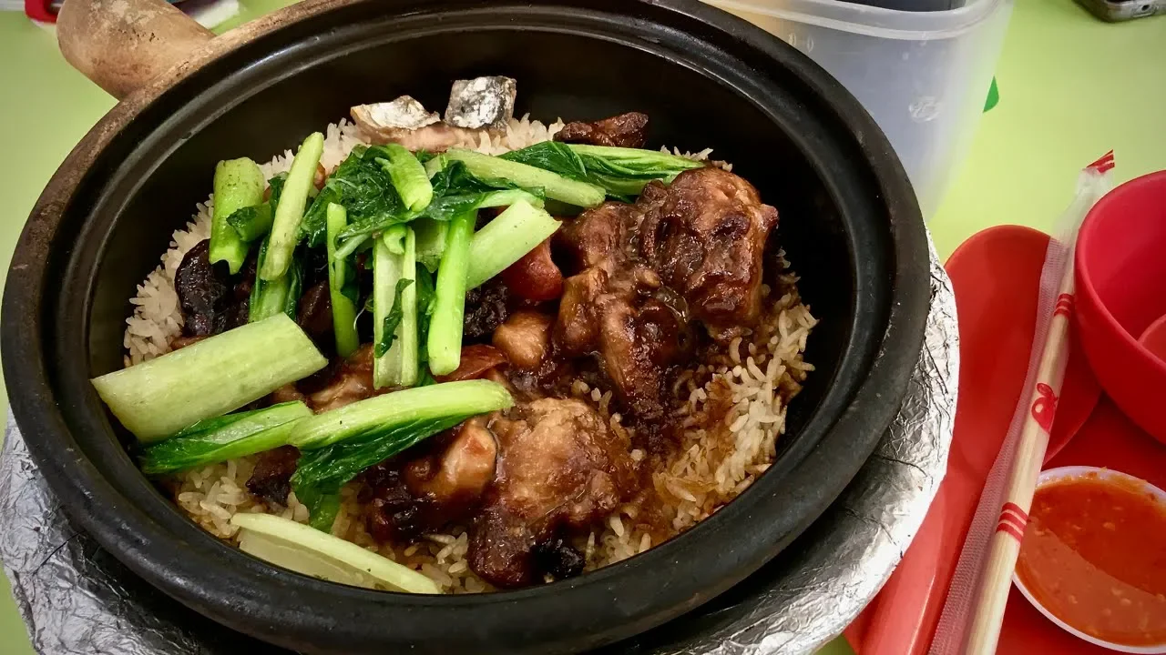 This CLAYPOT RICE at Golden Mile Food Centre is worth the wait! (Singapore street food)