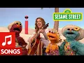 Lagu Sesame Street: Sheryl Crow Sings Soak Up the Sun