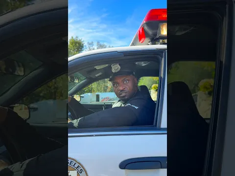 Street dudes cant eat Banana 🍌 👮🏾‍♀️ 😂