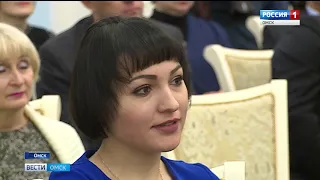 Губернатор Омской области Александр Бурков вручил государственные награды и почётные звания