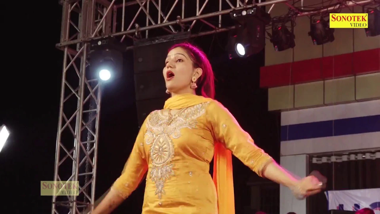 Badli Badli Lage | Sapna Stage Dance | New Haryanvi Video Song