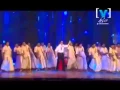 Download Lagu Shahrukh Khan and Kareena Kapoor performing Chamak Challo