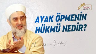308-) Ayak Öpmenin Hükmü Nedir?