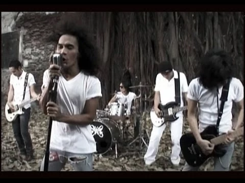 Download MP3 Slank - Kuil Cinta (Official Music Video)