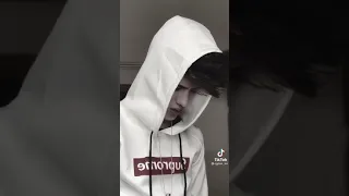 انا في حاجة هتجنني اي بضحك وانا بقرا كلامنا 