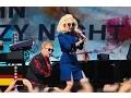 Download Lagu Lady Gaga \u0026 Elton John - Don't Let The Sun Go Down On Me