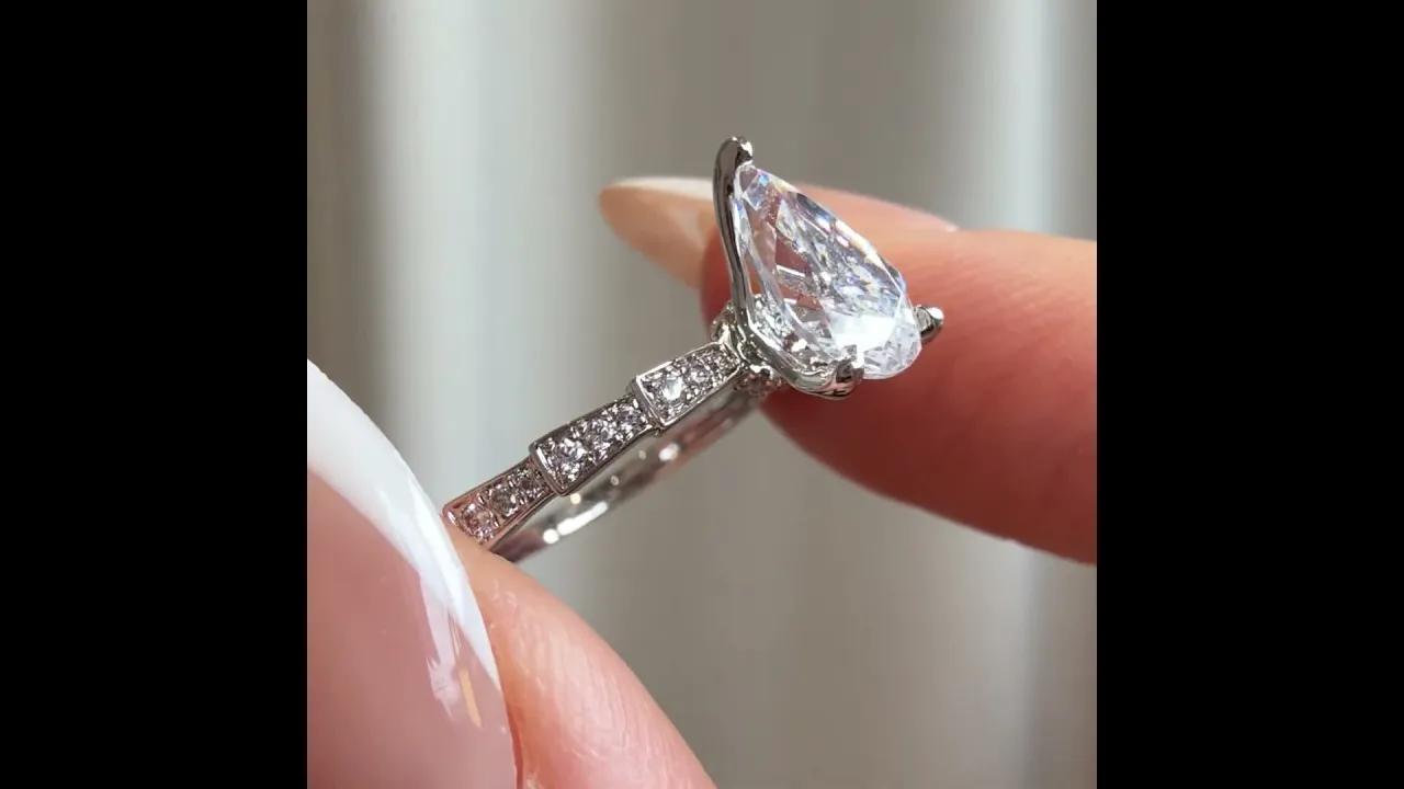 Celeste丨1CT Pear Cut Lab Diamond Hidden Halo Ring-Modern Style
