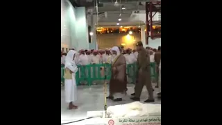 د ياسرالدوسري يصلي على الميت بالحرم المكي رحم الله موتى المسلمين 