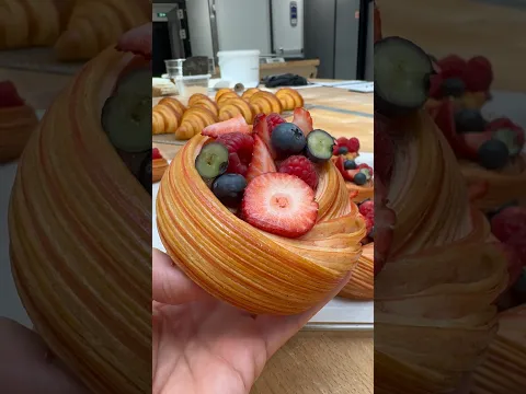 Viennoiserie striée + cookie aux fruits rouges ❤️ #croissant