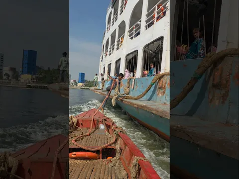 How the trawler tied up to the hurriedly moving Asa Jo-2 launch. How the boat tied up on the ship