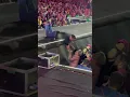 Download Lagu Eduardo Costa deita no palco para falar com idosa, são João em Caruaru, que lindo 😍😍