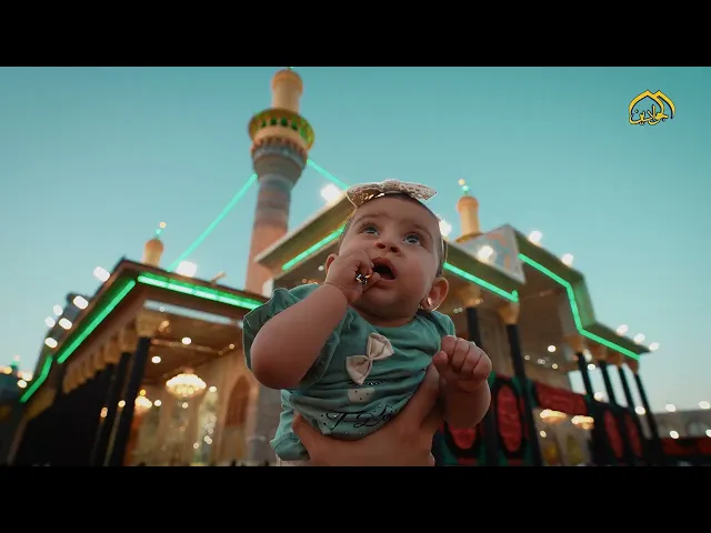 في الصحن الكاظمي الشريف، لا يعلو صوت على لغة الخشوع، تتقارب القلوب وإن اختلفت الألسن