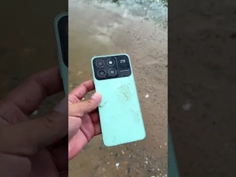 What That Phone in The Water !!