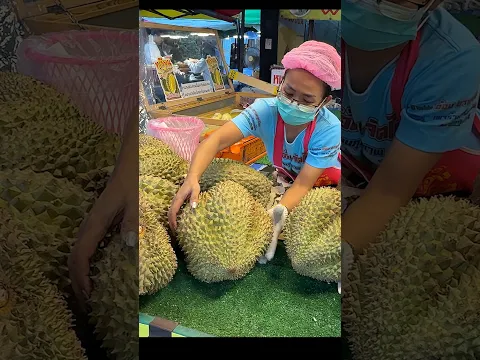 How to cut a giant durian