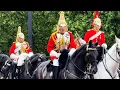 Lagu Echoes of Hooves as Thousands of King’s Guards Return to Buckingham Palace