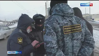 На дорогах Омска ловили должников