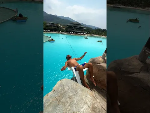 Dude on chair with Epic fail 🫣🔥🫣@todorspasovhd #tutorial #waterpark #travel #fifa #pool #funny