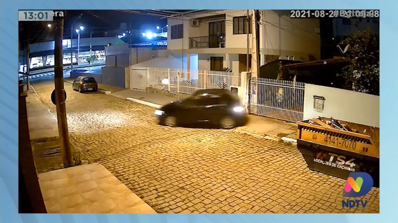 Motorista perde controle da direção e invade terreno