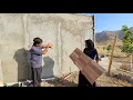Download Lagu Een gulle man helpt mij mijn huis te beschermen met keramiek voordat de regen komt - Nieuw project