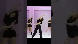 ايديت جيسو من بلاك بينك على أغنية ديسباسيتو على حسب طلب عاشقة كوريا و Houssine Mennad 