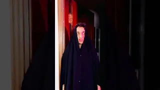 لما ابوك يكون متابع المداح و تهزر معاه القيصر 